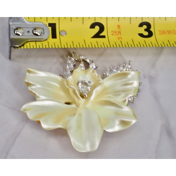 Nolan Miller Signed Ivory Orchid Floral Clear Crystal Rhinestones Brooch Vintage - Picture 13 of 16